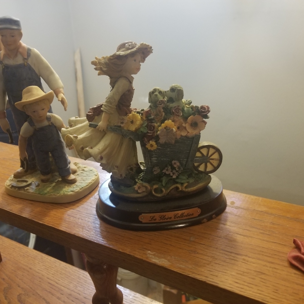 Figurines